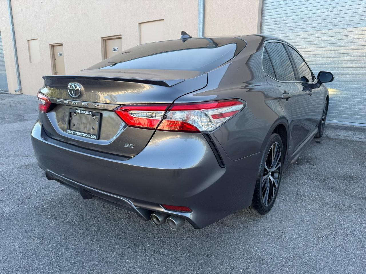 Toyota Camry SE Auto (Natl) 2020