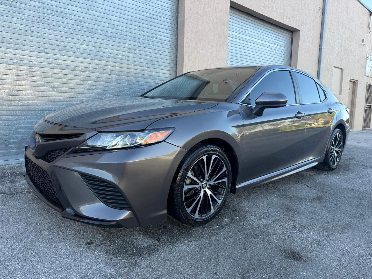 Toyota Camry SE Auto (Natl) 2020