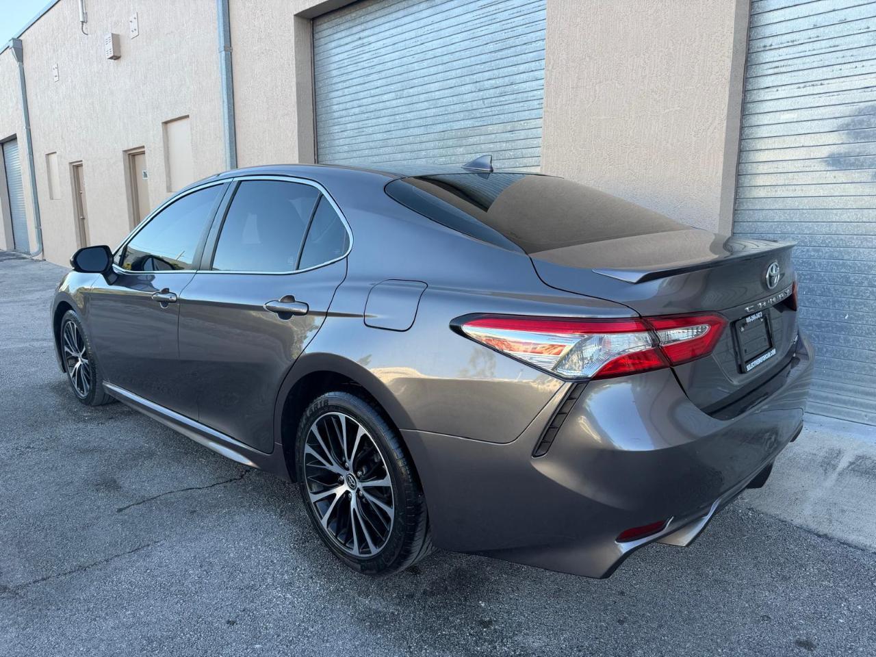 Toyota Camry SE Auto (Natl) 2020