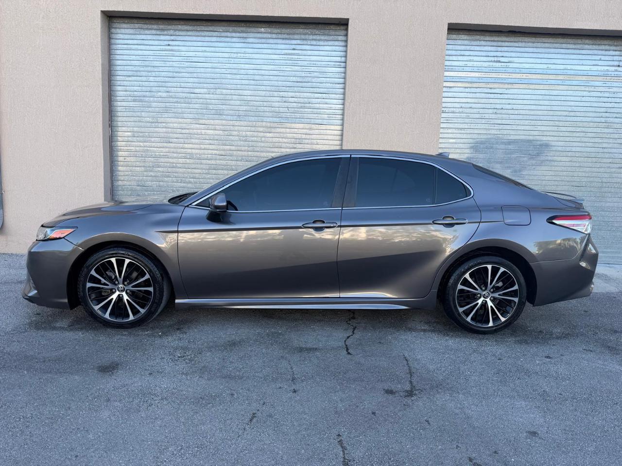 Toyota Camry SE Auto (Natl) 2020