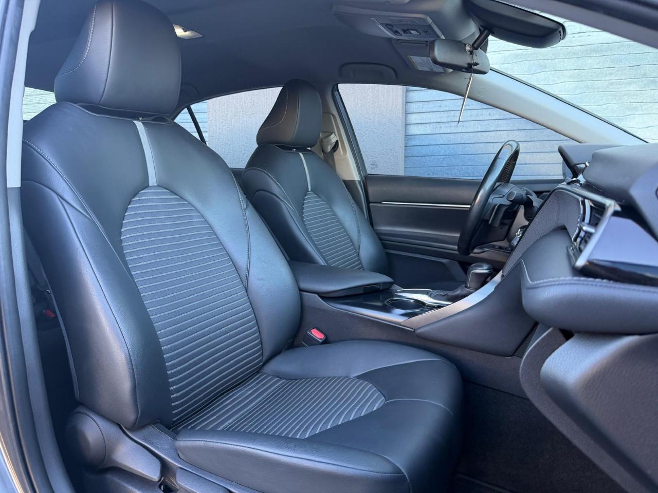 Toyota Camry SE Auto (Natl) 2020