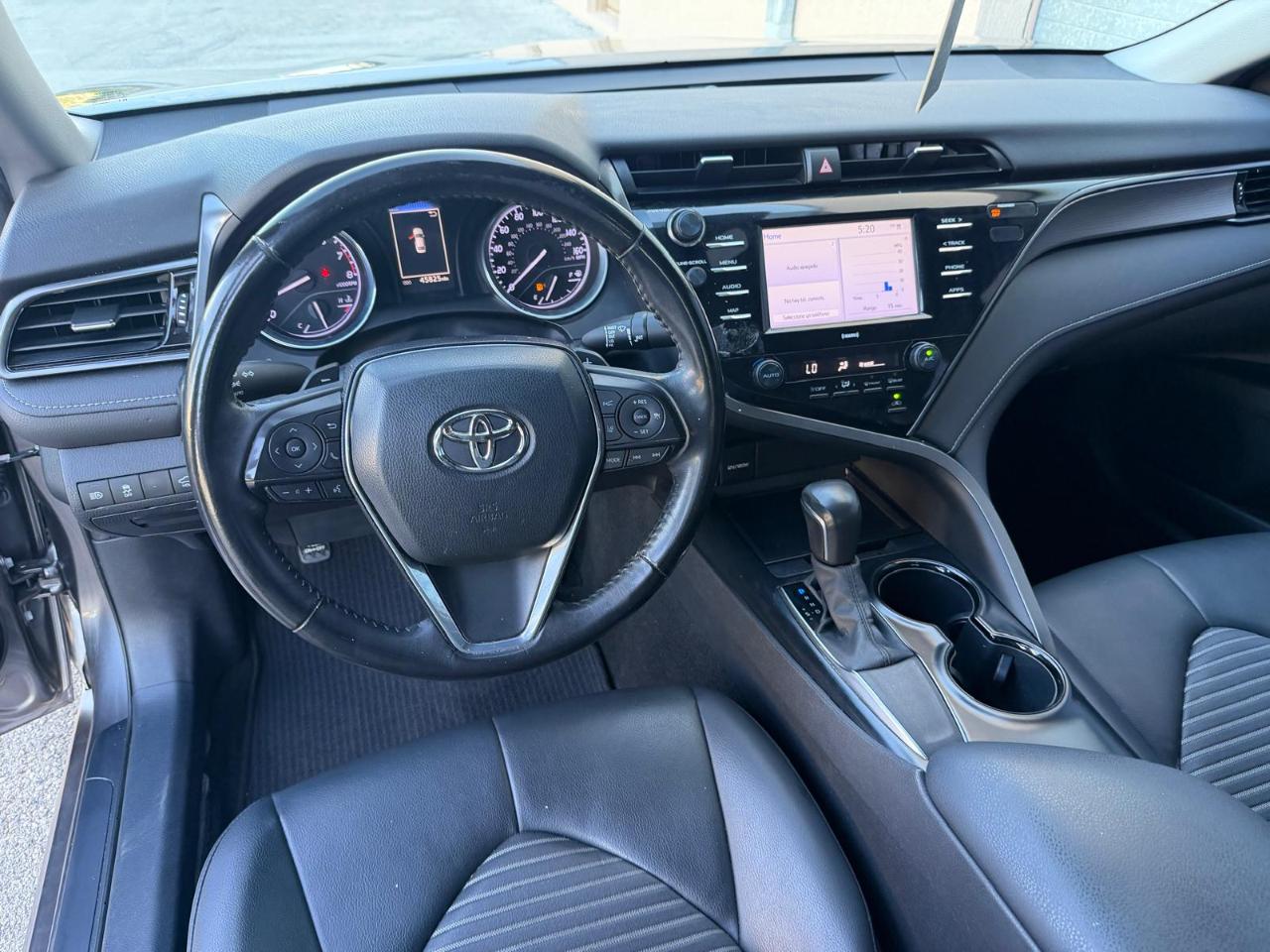 Toyota Camry SE Auto (Natl) 2020