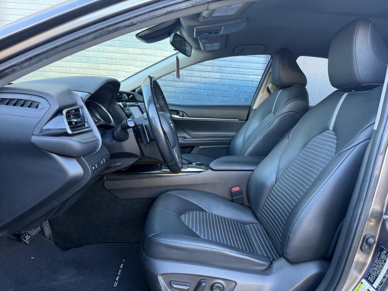 Toyota Camry SE Auto (Natl) 2020