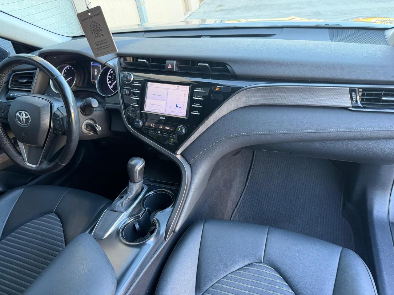 Toyota Camry SE Auto (Natl) 2020