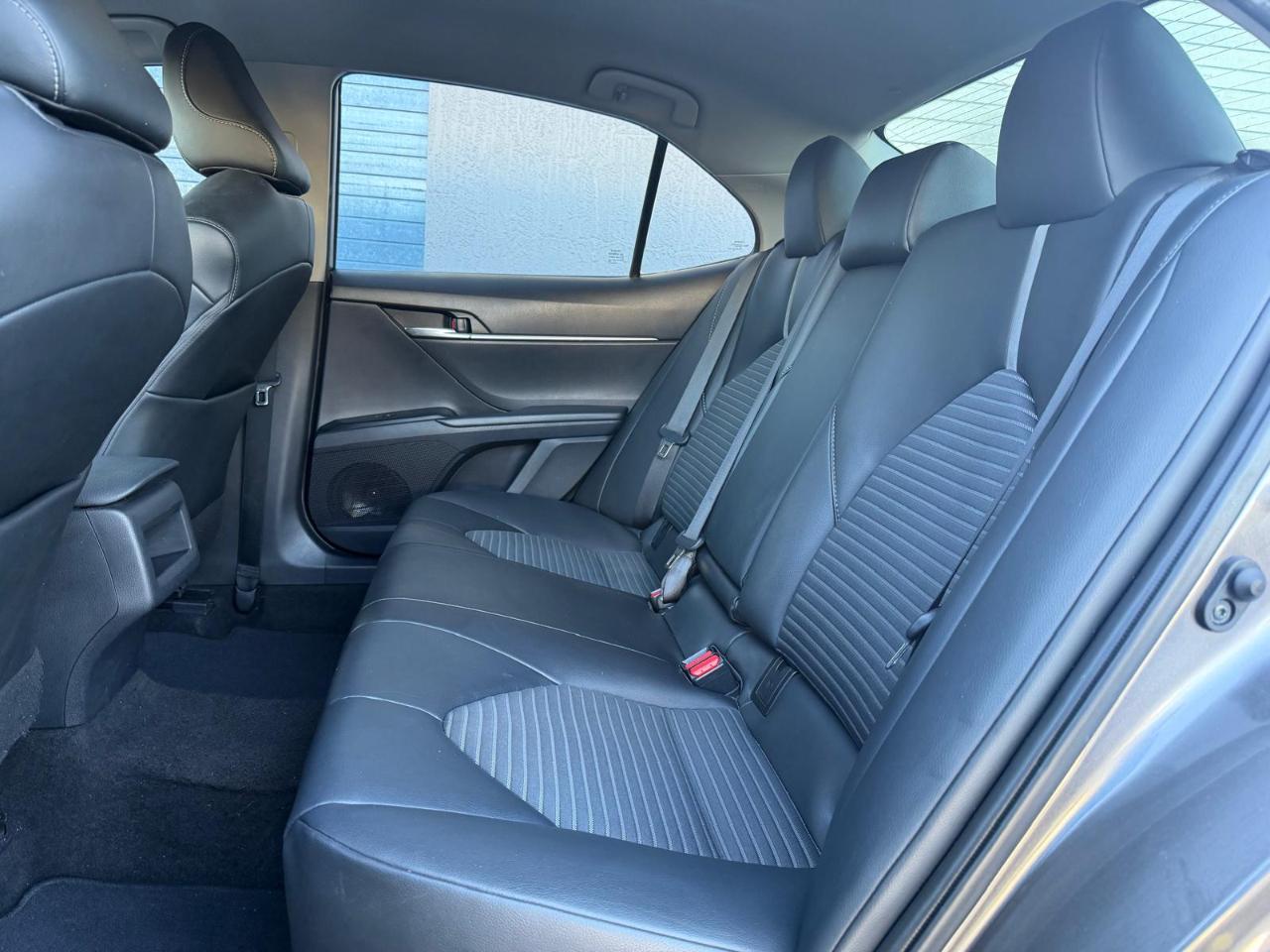 Toyota Camry SE Auto (Natl) 2020