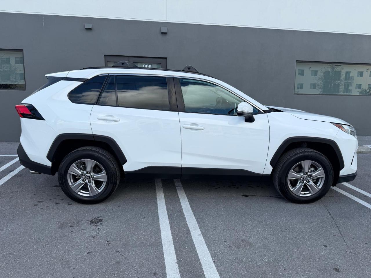 Toyota RAV4 XLE FWD (Natl) 2023