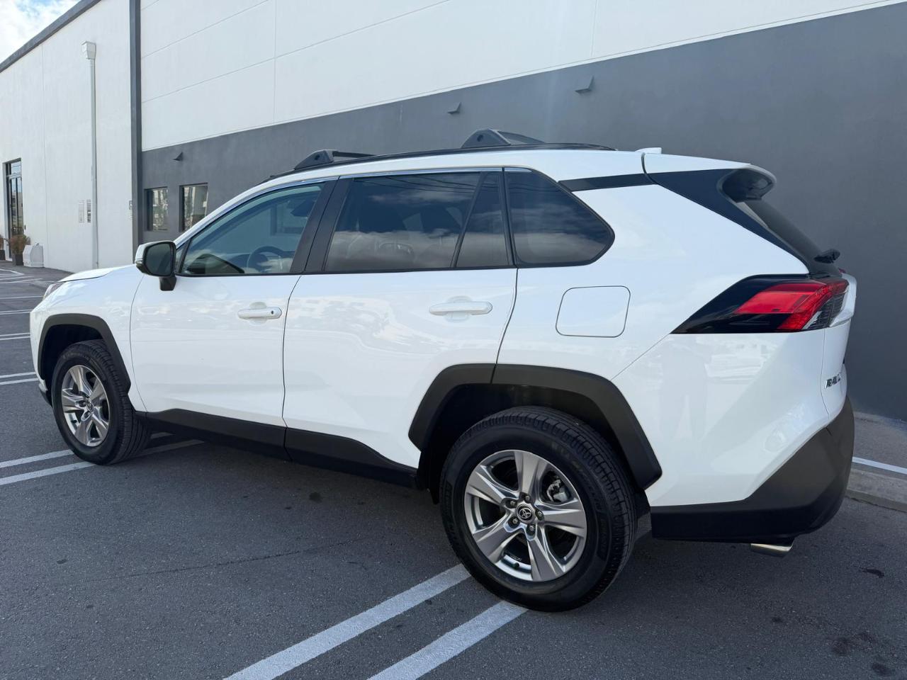 Toyota RAV4 XLE FWD (Natl) 2023