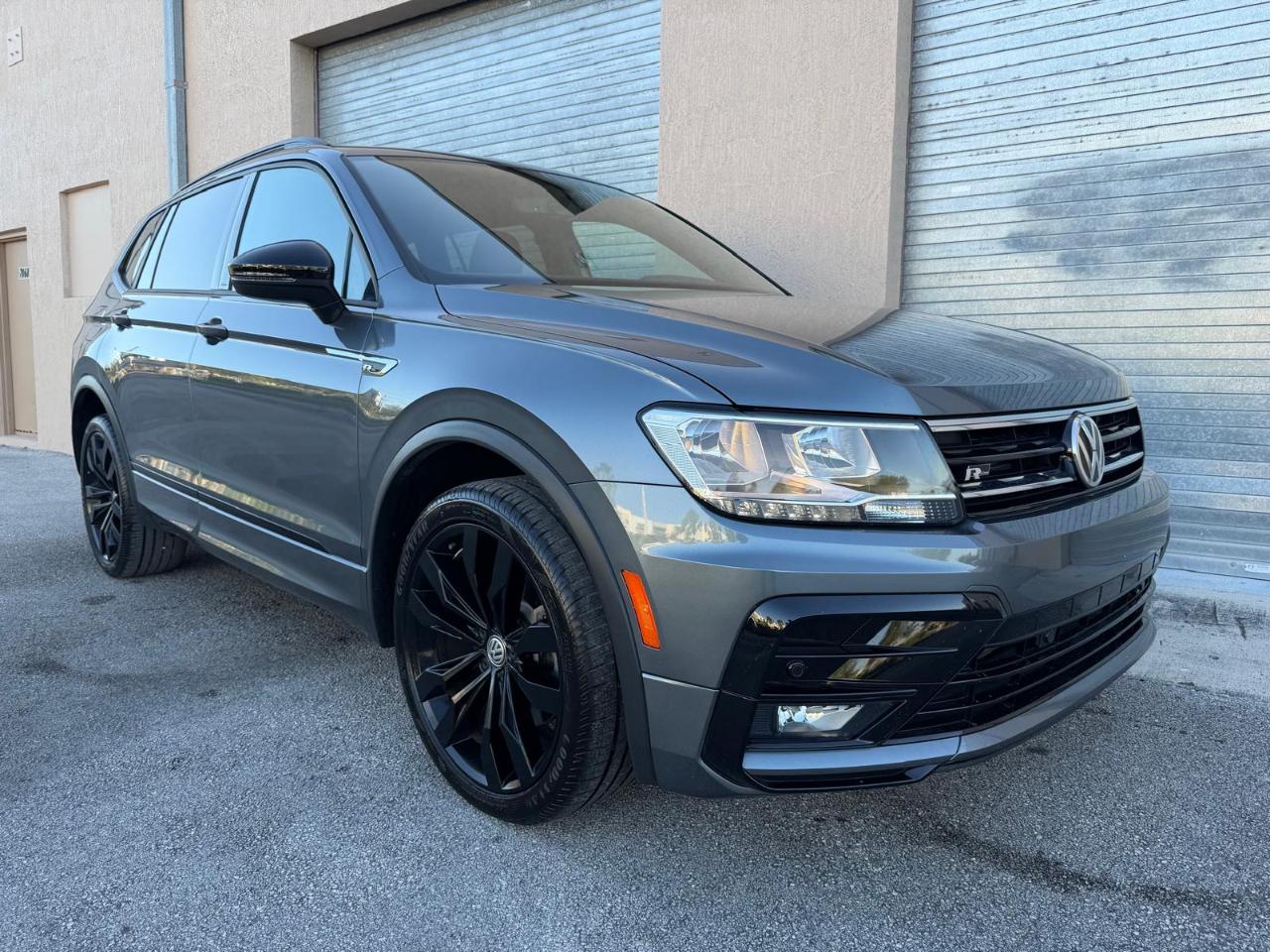 Volkswagen Tiguan 2.0T SE R-Line Black FWD 2021