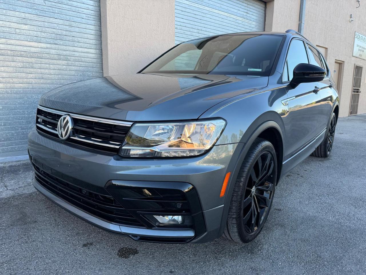 Volkswagen Tiguan 2.0T SE R-Line Black FWD 2021