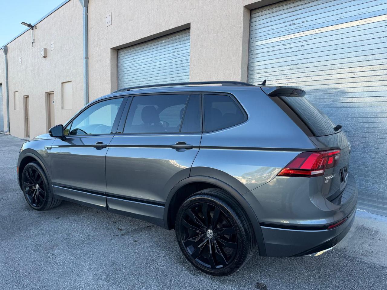 Volkswagen Tiguan 2.0T SE R-Line Black FWD 2021