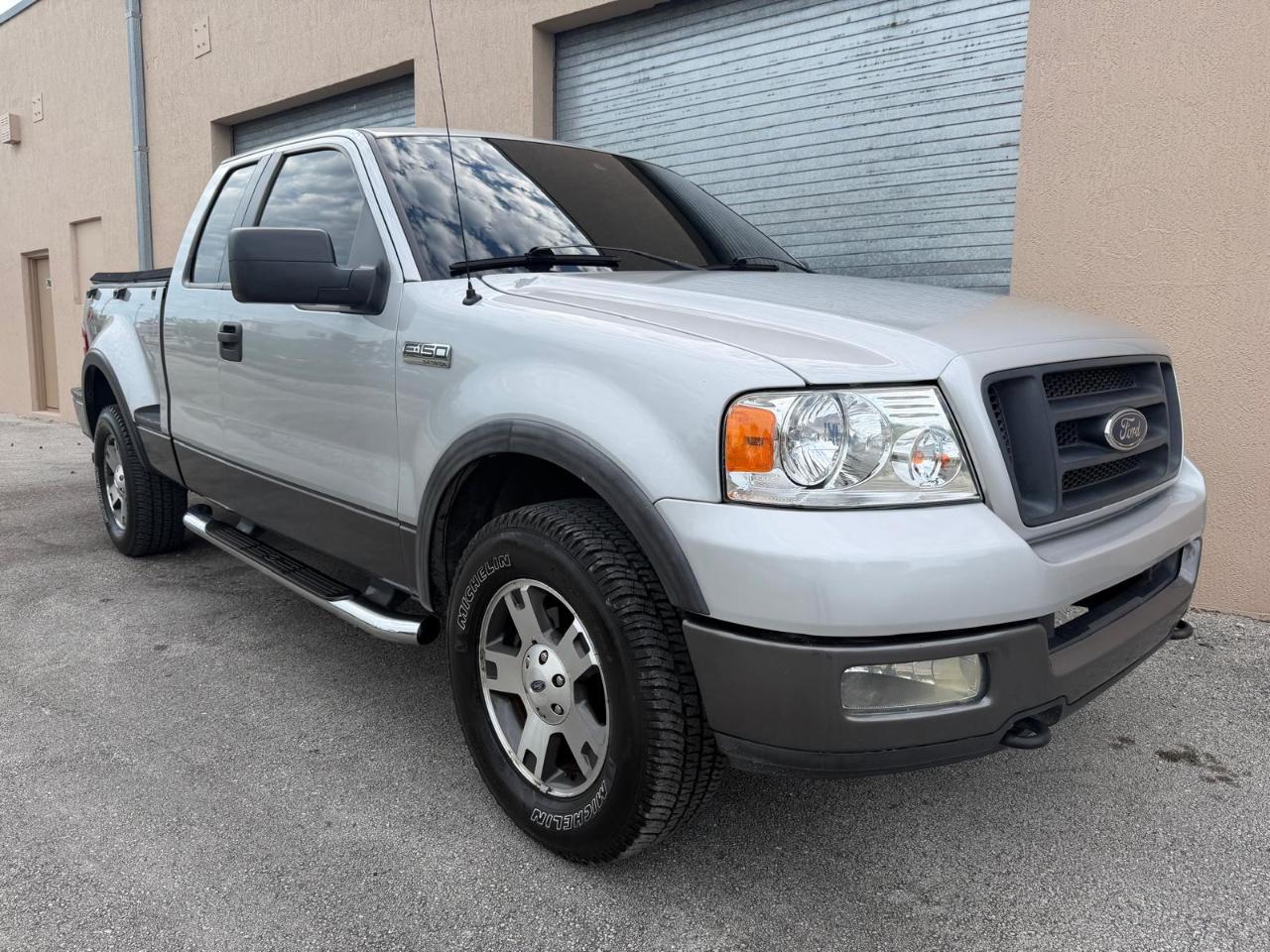 Ford F-150 Supercab Flareside 145" XLT 4WD 2005