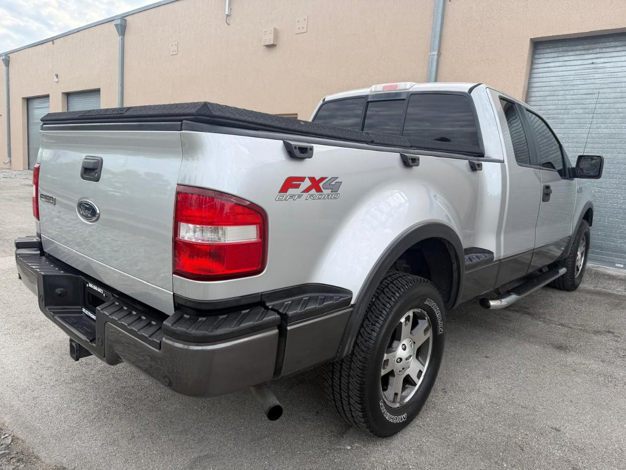 Ford F-150 Supercab Flareside 145" XLT 4WD 2005