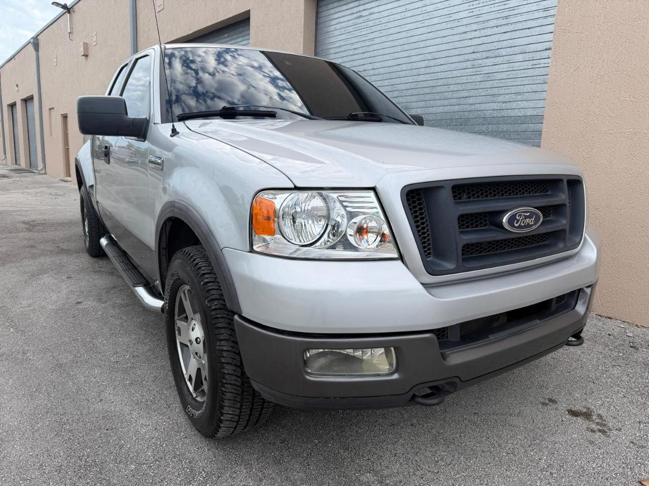 Ford F-150 Supercab Flareside 145" XLT 4WD 2005