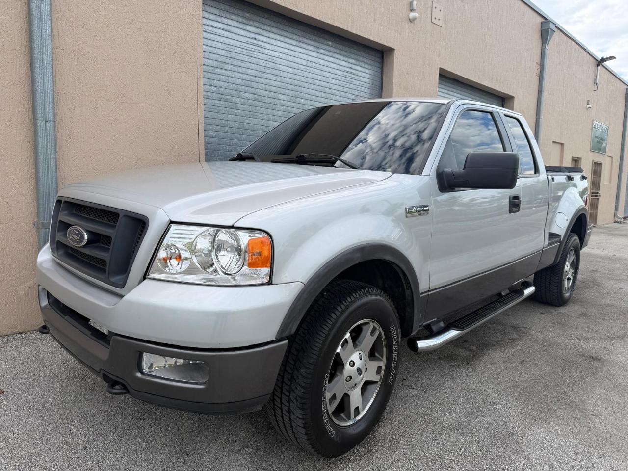 Ford F-150 Supercab Flareside 145" XLT 4WD 2005