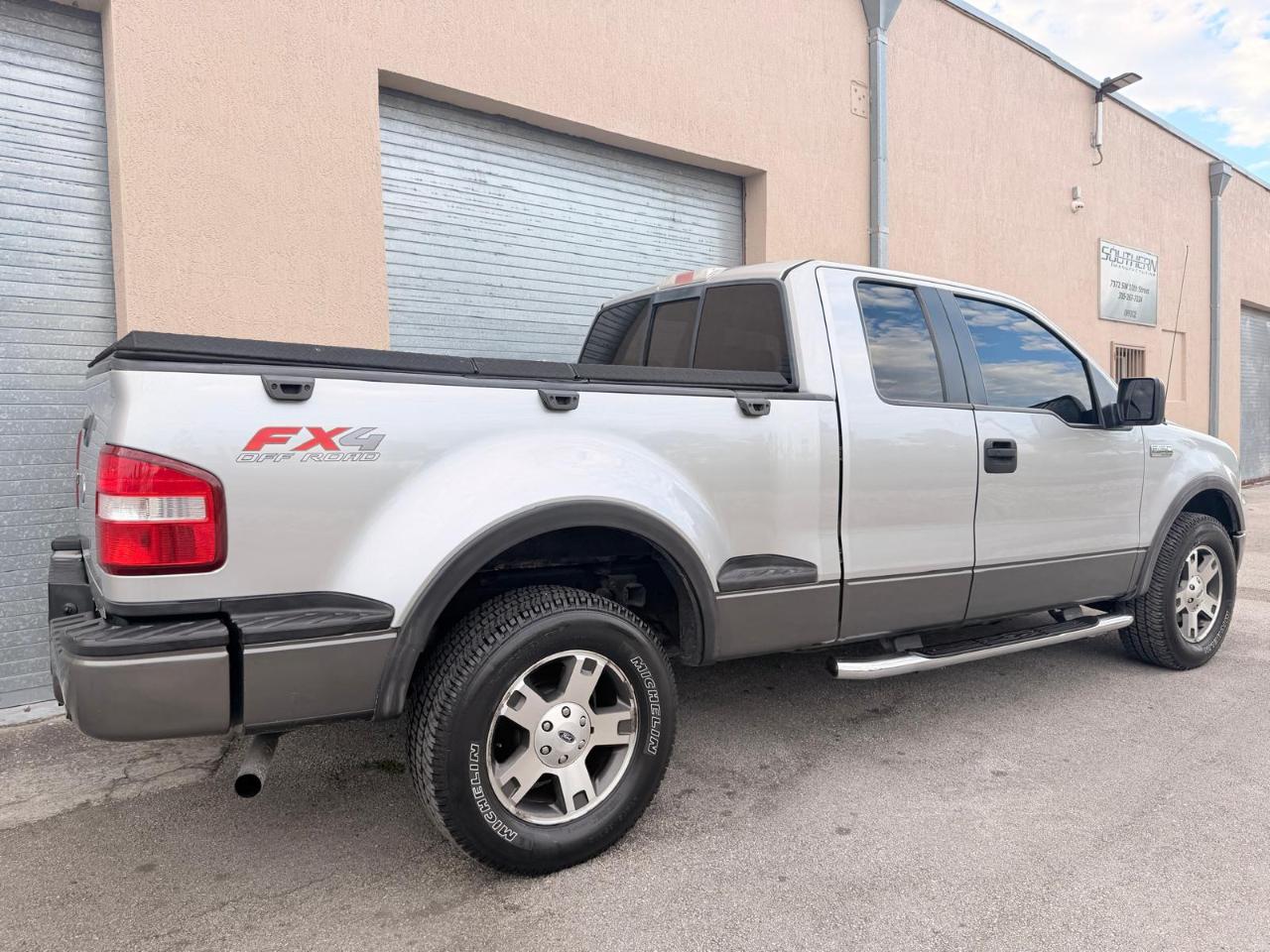 Ford F-150 Supercab Flareside 145" XLT 4WD 2005
