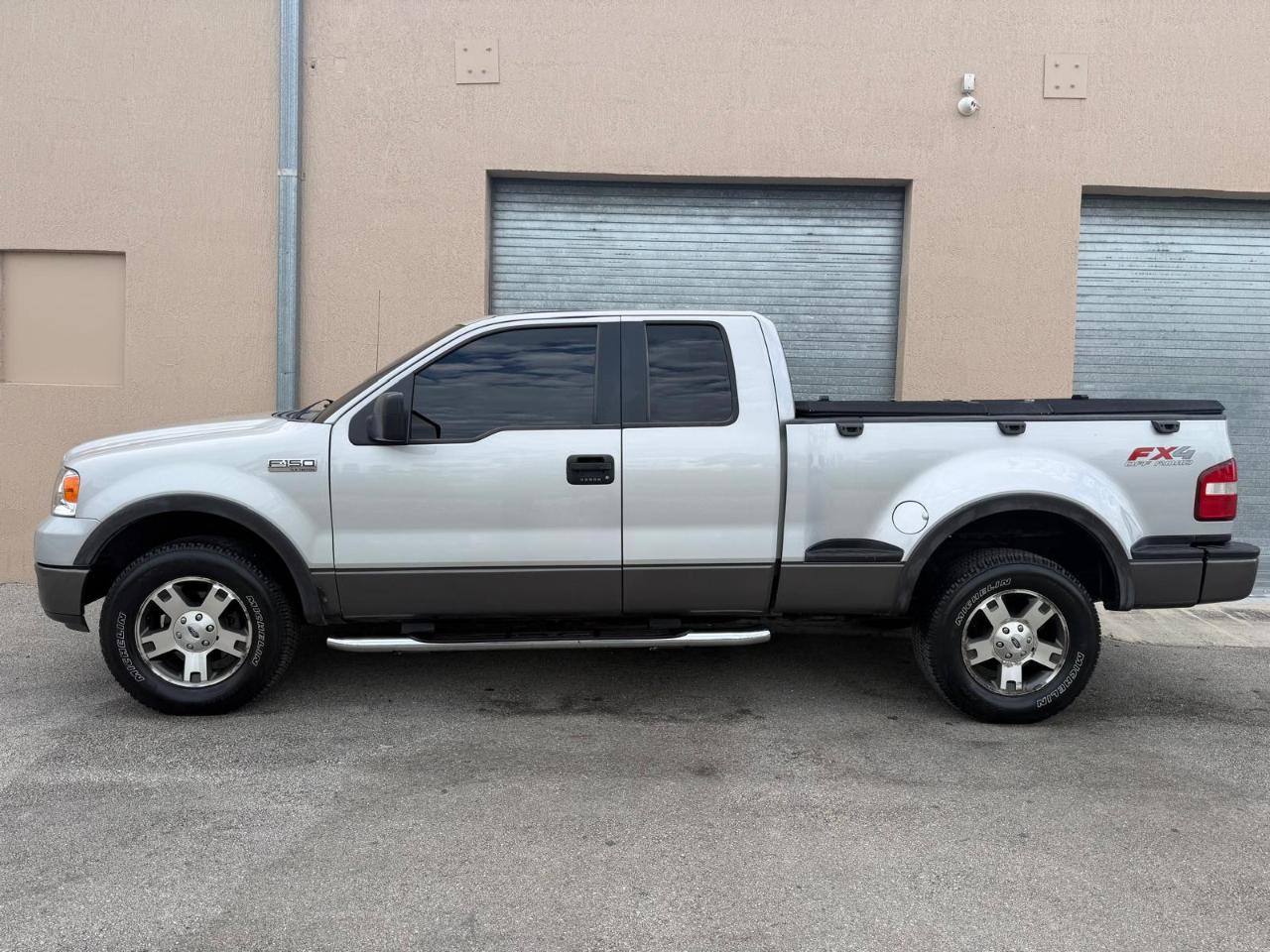Ford F-150 Supercab Flareside 145" XLT 4WD 2005