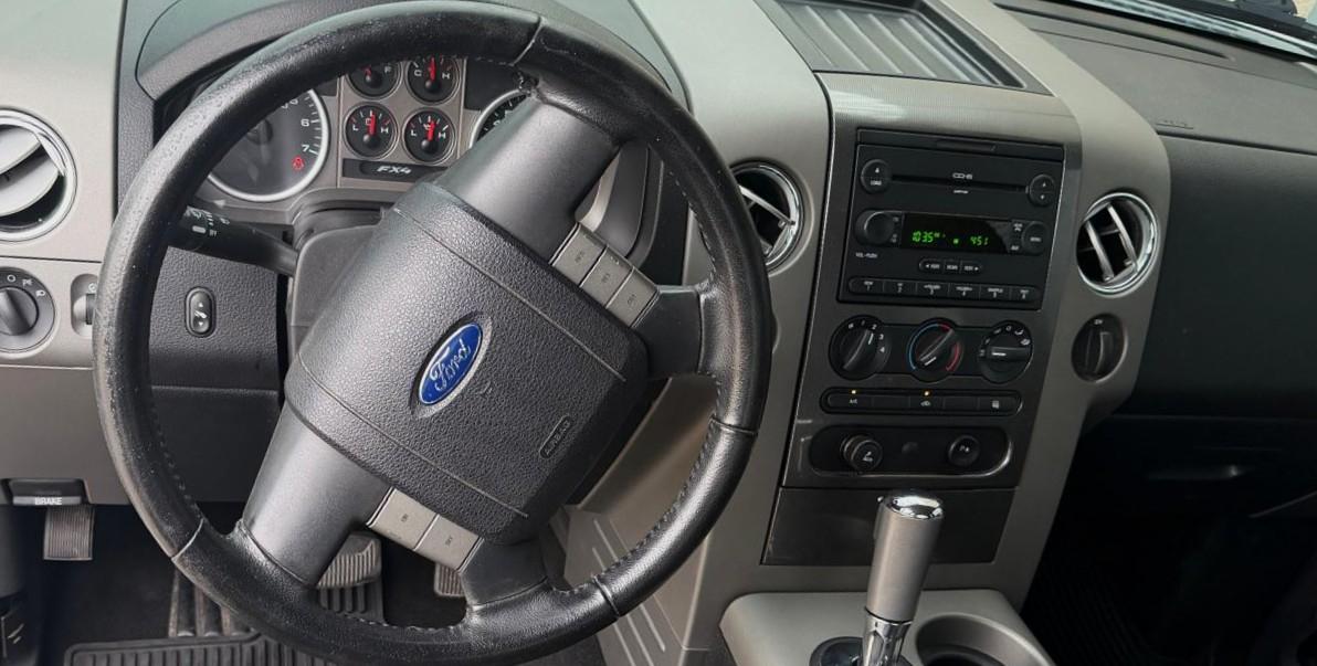 Ford F-150 Supercab Flareside 145" XLT 4WD 2005