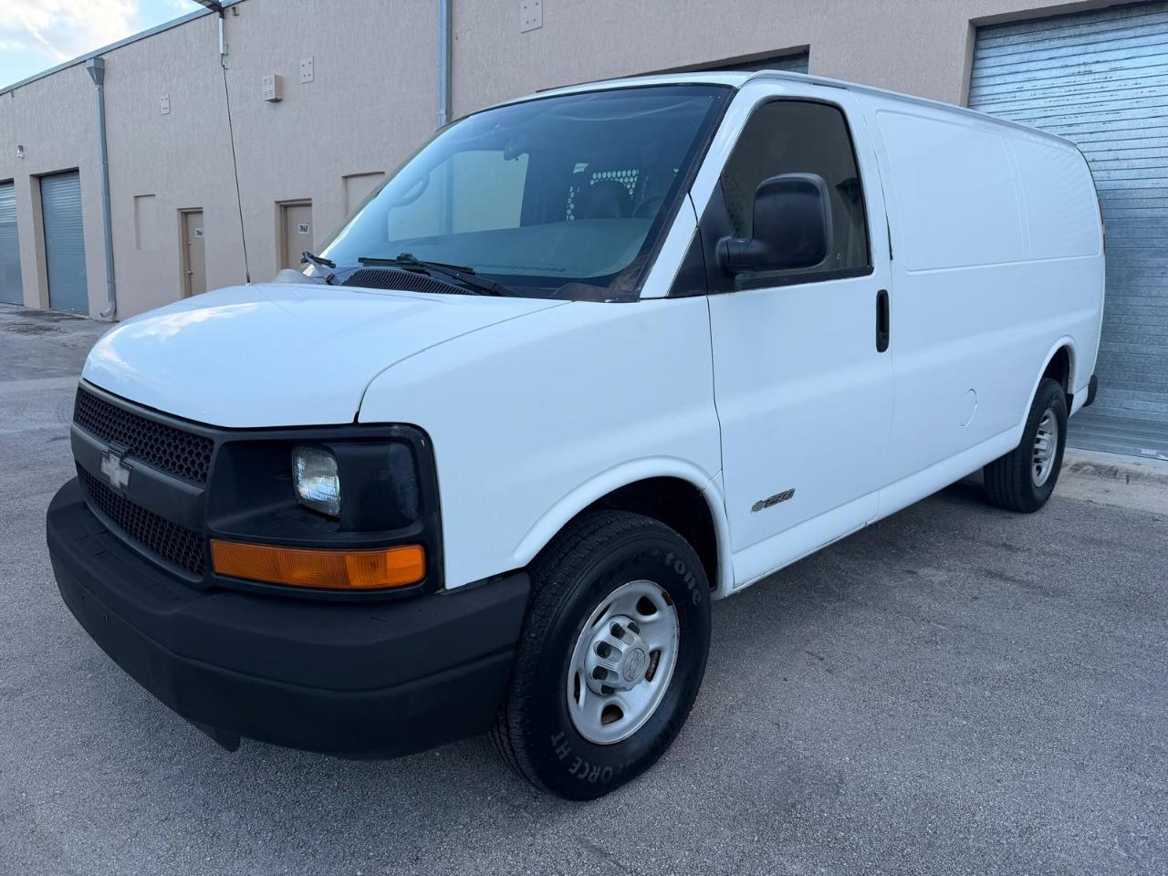 Chevrolet Express Cargo Van 2500 135" WB RWD 2005