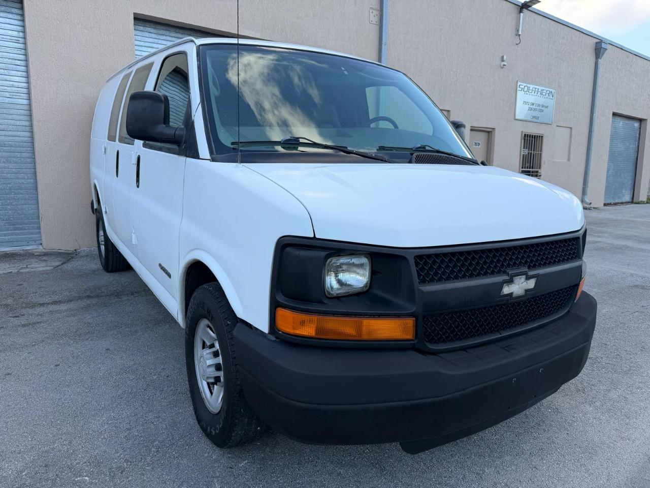 Chevrolet Express Cargo Van 2500 135" WB RWD 2005