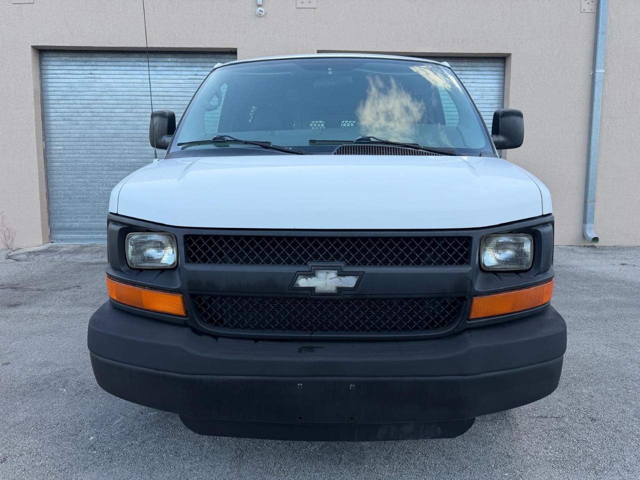 Chevrolet Express Cargo Van 2500 135" WB RWD 2005