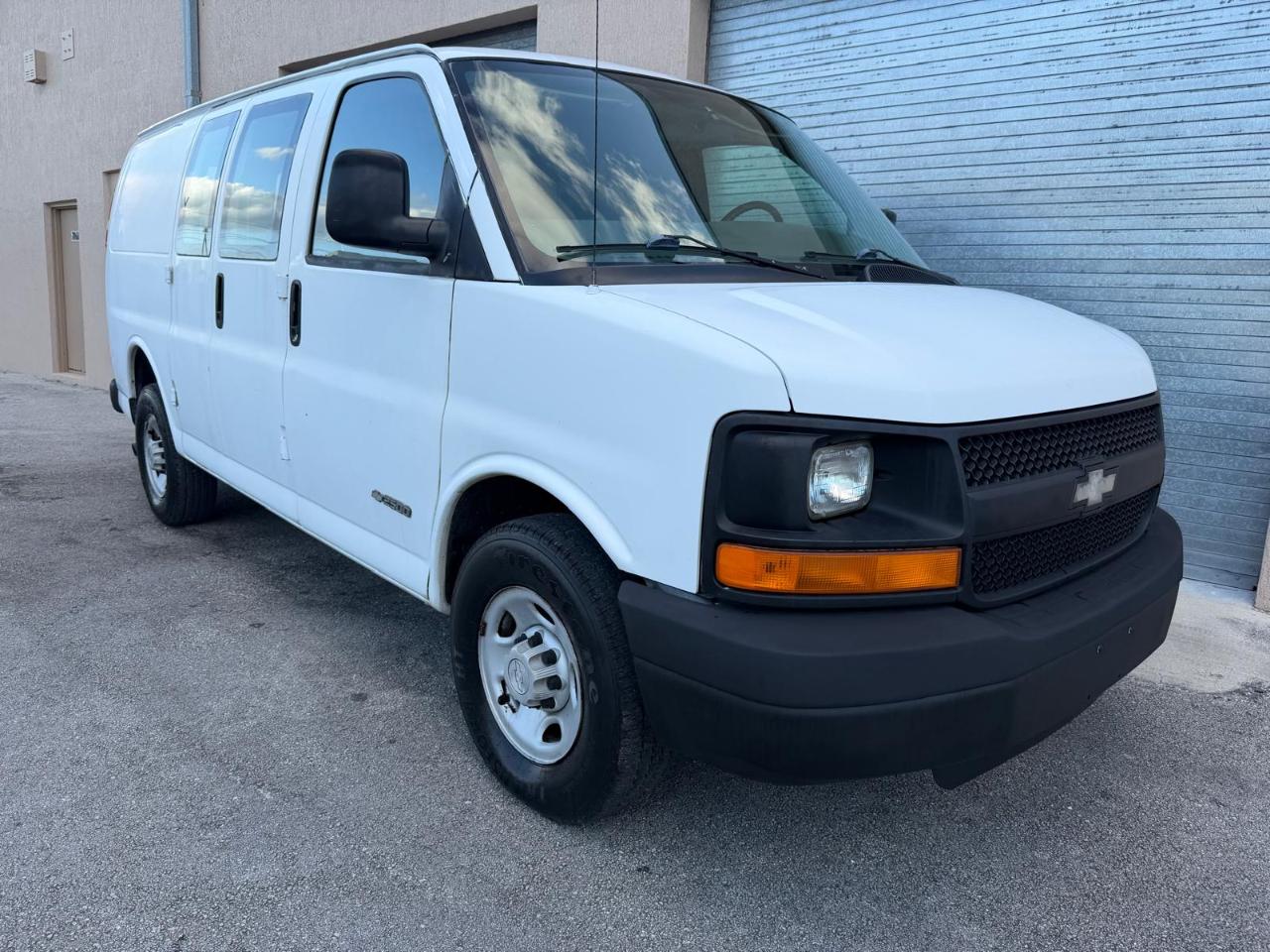 Chevrolet Express Cargo Van 2500 135" WB RWD 2005