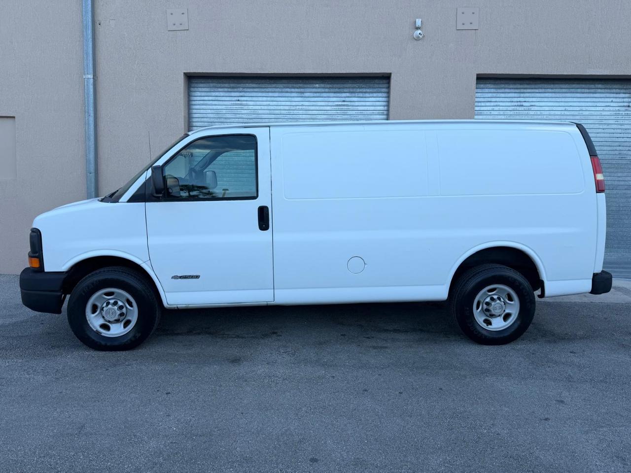 Chevrolet Express Cargo Van 2500 135" WB RWD 2005