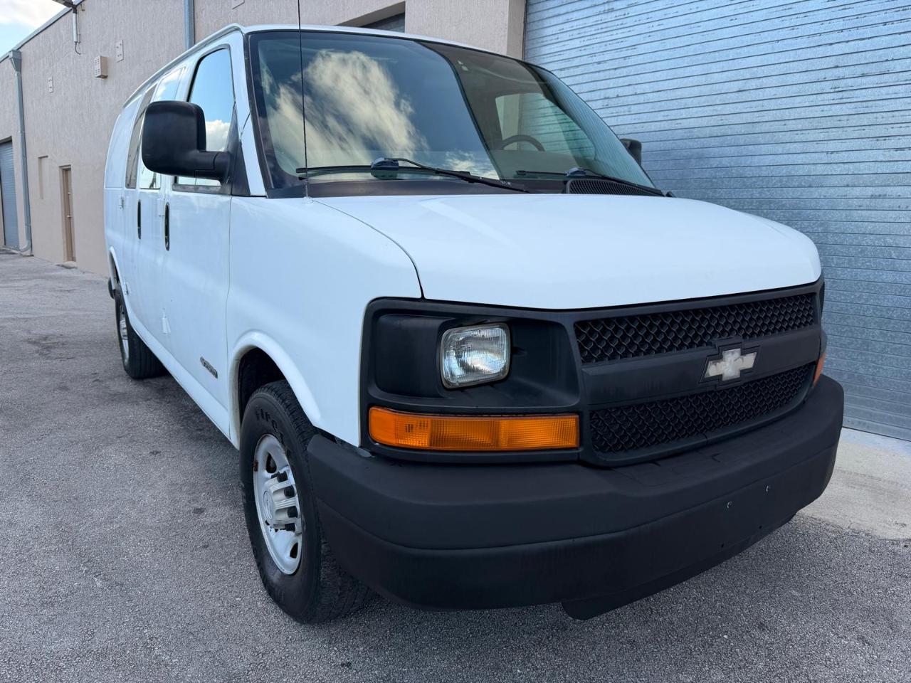 Chevrolet Express Cargo Van 2500 135" WB RWD 2005