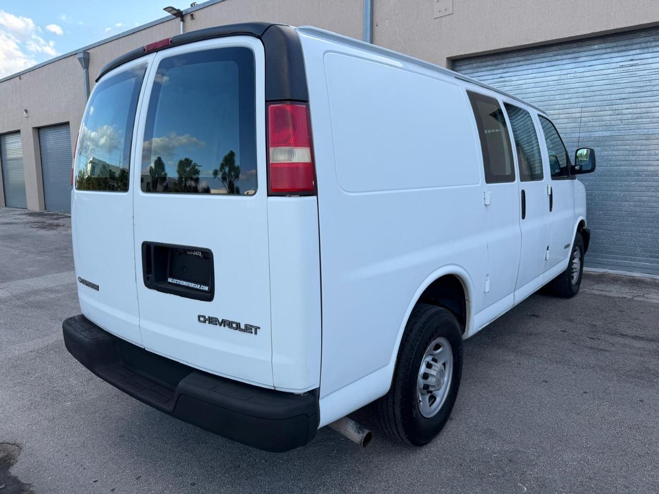 Chevrolet Express Cargo Van 2500 135" WB RWD 2005