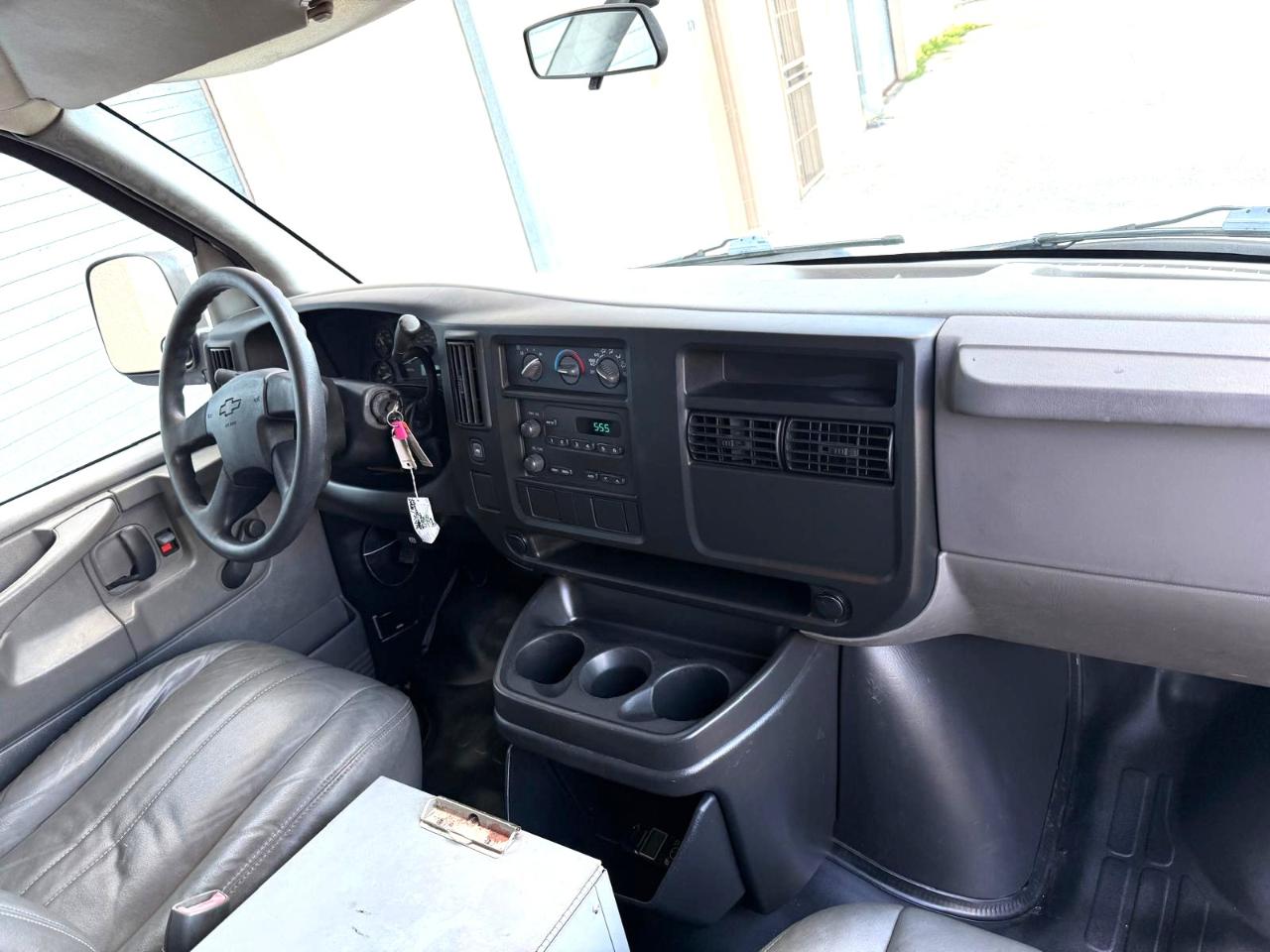 Chevrolet Express Cargo Van 2500 135" WB RWD 2005