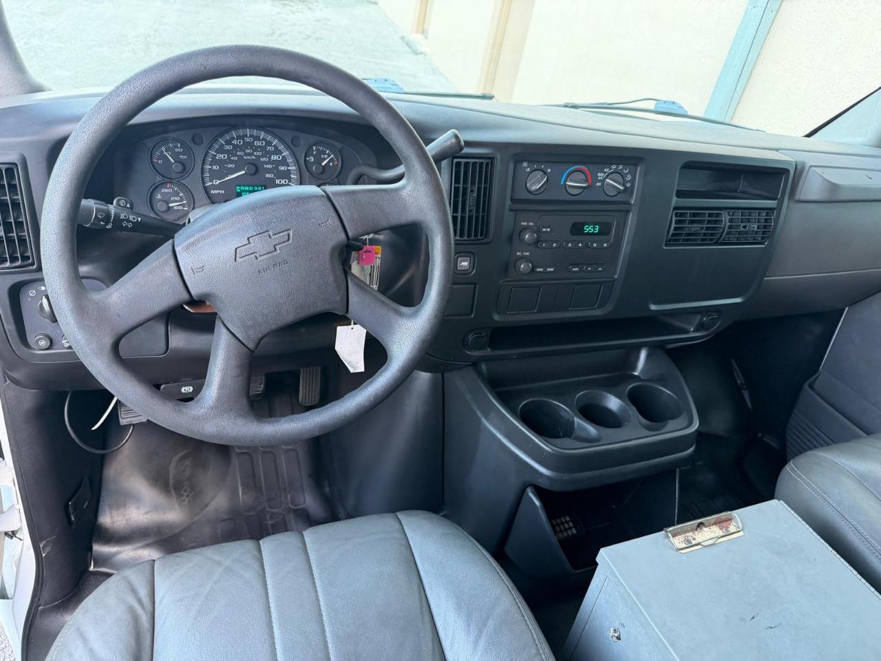 Chevrolet Express Cargo Van 2500 135" WB RWD 2005