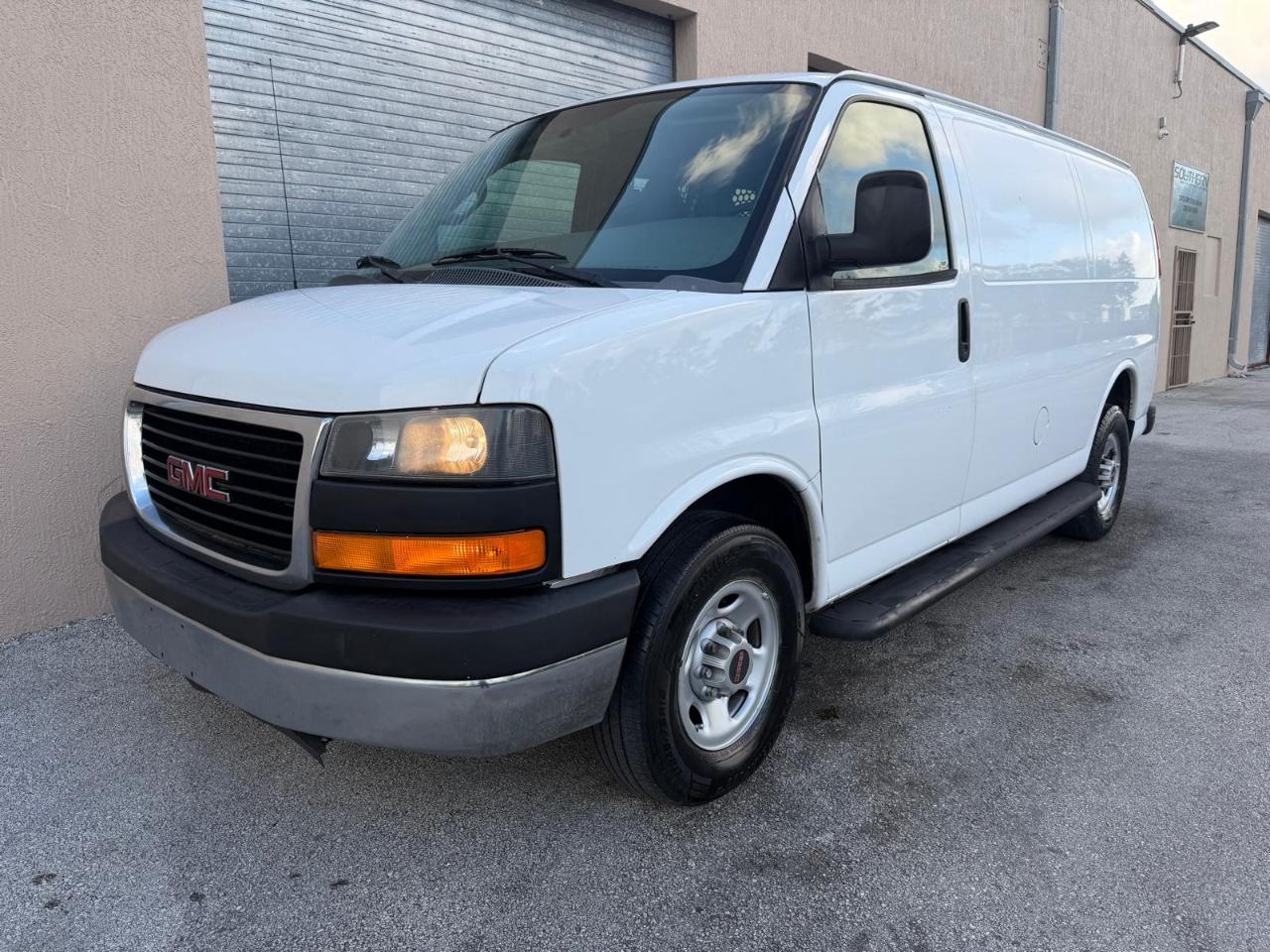 GMC Savana Cargo Van RWD 2500 135" 2016