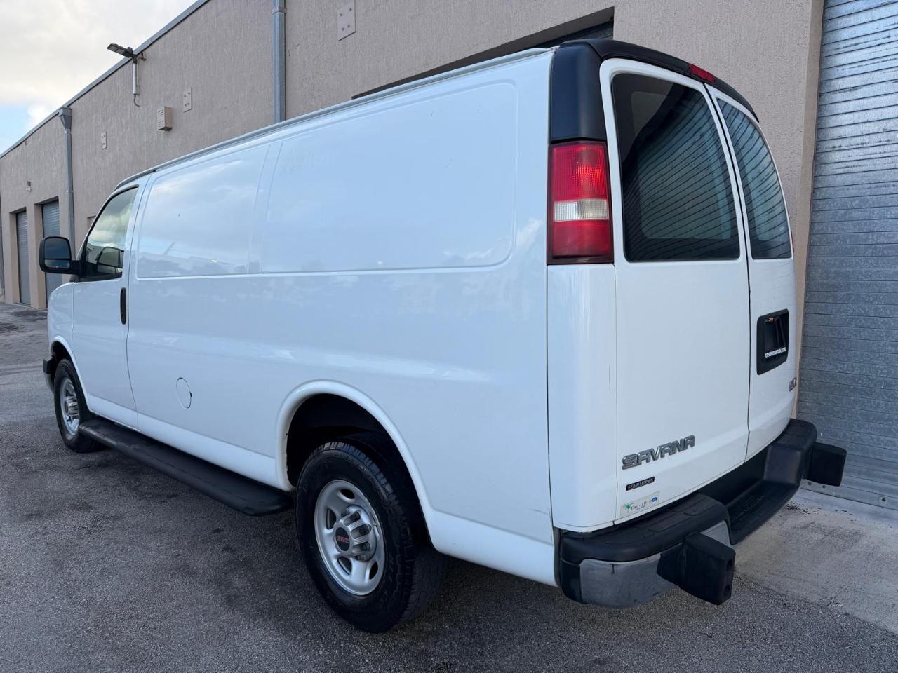 GMC Savana Cargo Van RWD 2500 135" 2016