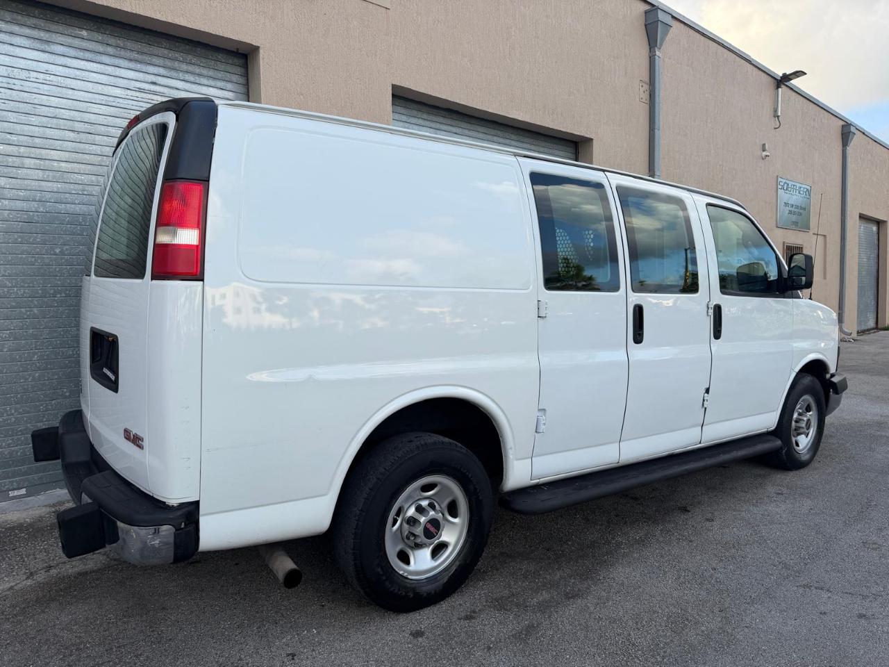 GMC Savana Cargo Van RWD 2500 135" 2016