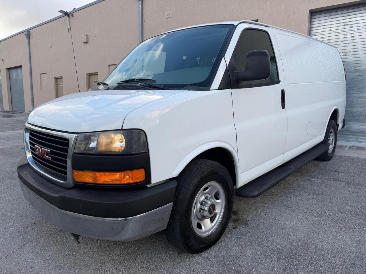 GMC Savana Cargo Van RWD 2500 135" 2016