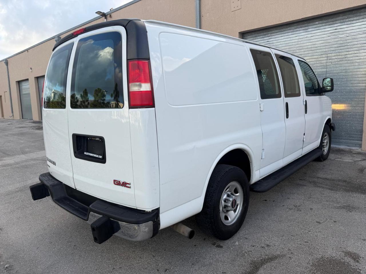 GMC Savana Cargo Van RWD 2500 135" 2016