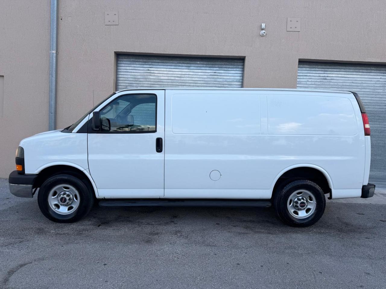 GMC Savana Cargo Van RWD 2500 135" 2016