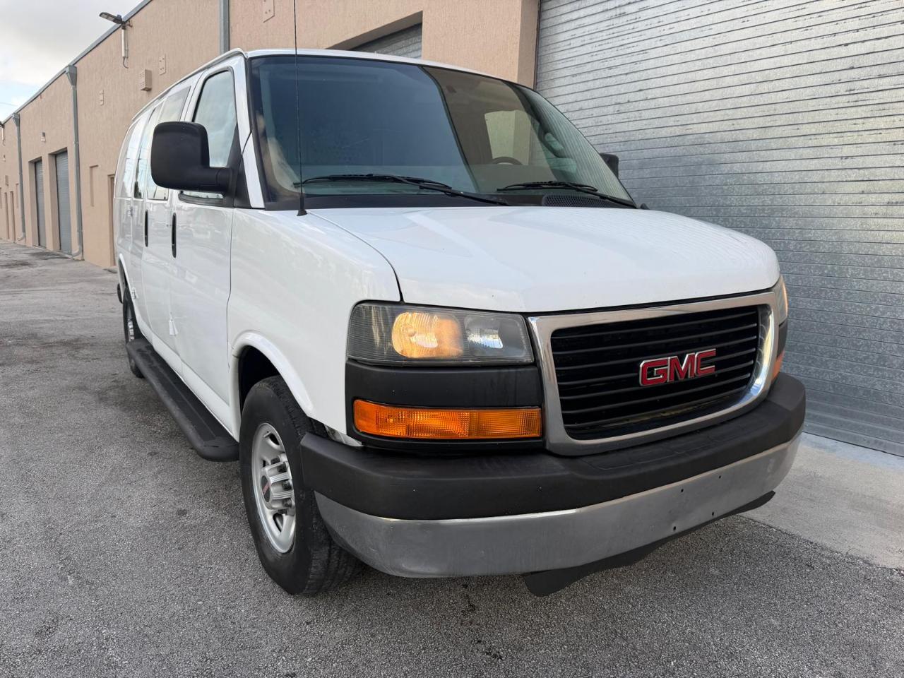 GMC Savana Cargo Van RWD 2500 135" 2016