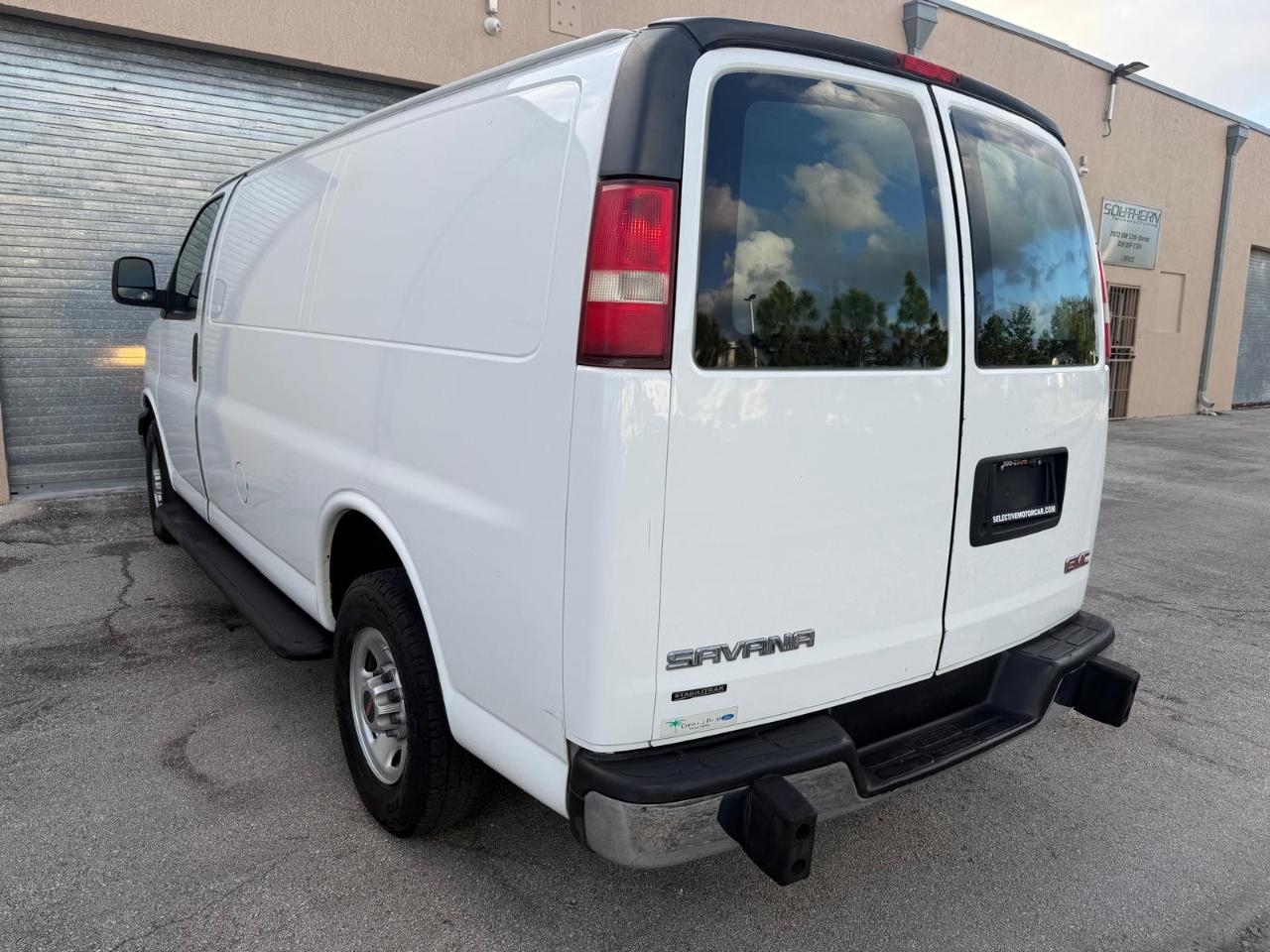 GMC Savana Cargo Van RWD 2500 135" 2016