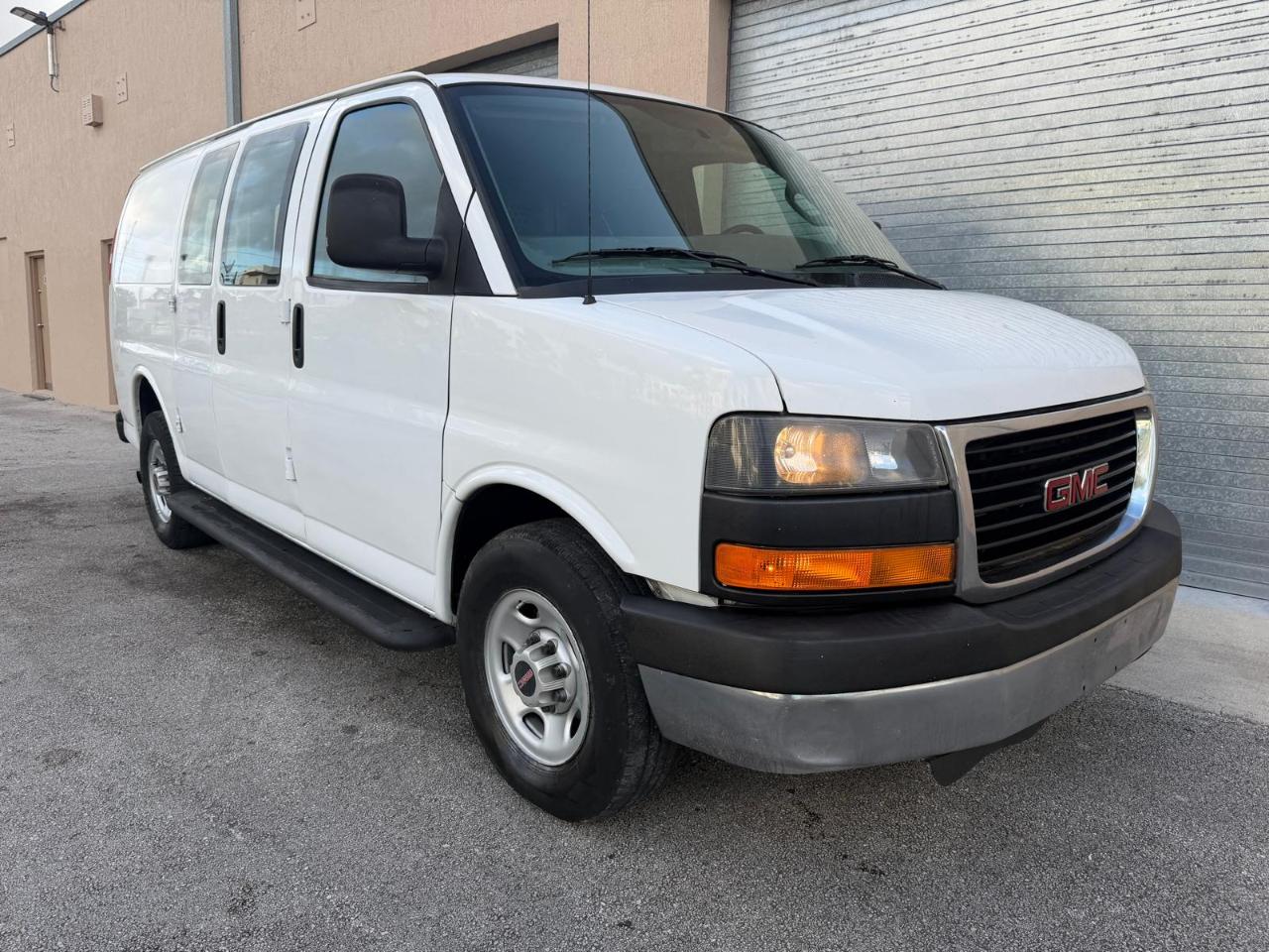 GMC Savana Cargo Van RWD 2500 135" 2016