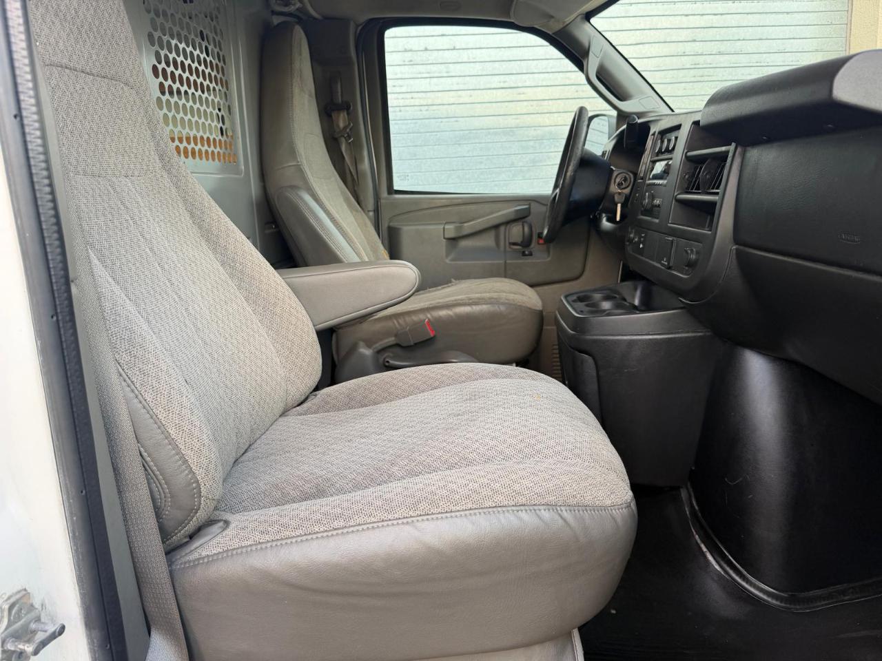 GMC Savana Cargo Van RWD 2500 135" 2016