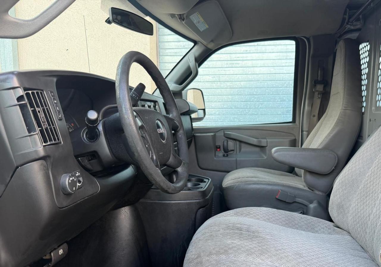 GMC Savana Cargo Van RWD 2500 135" 2016