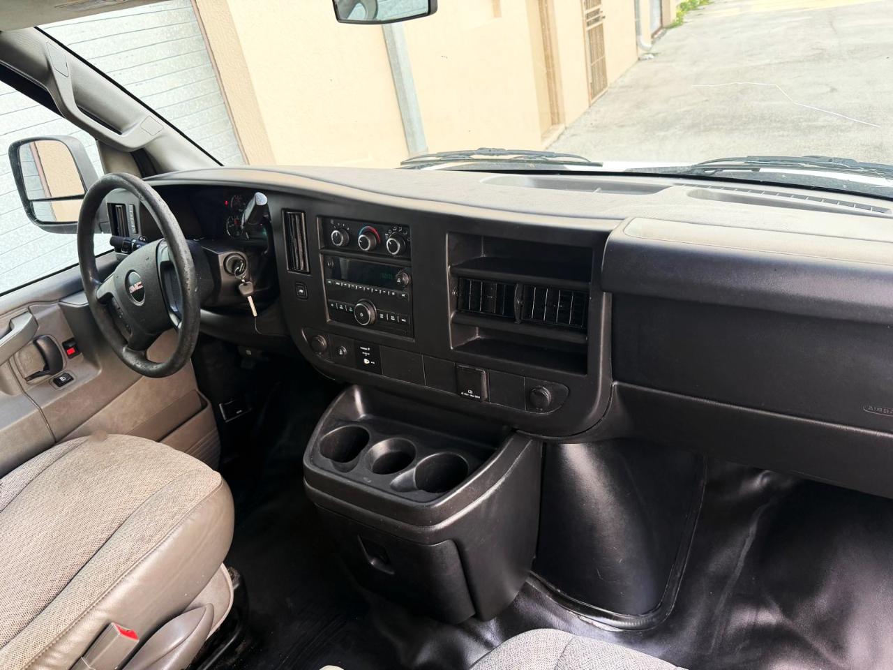 GMC Savana Cargo Van RWD 2500 135" 2016