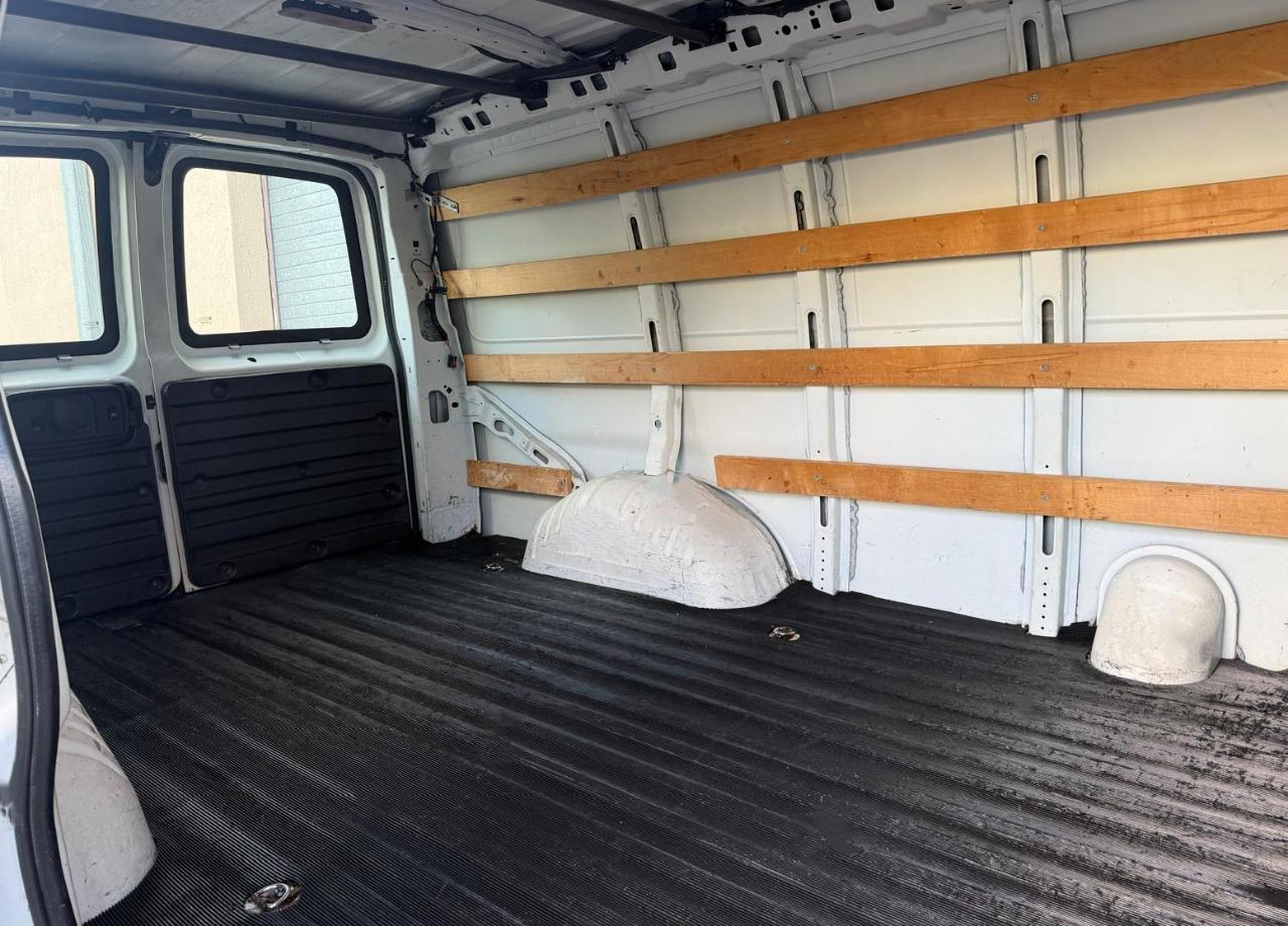 GMC Savana Cargo Van RWD 2500 135" 2016