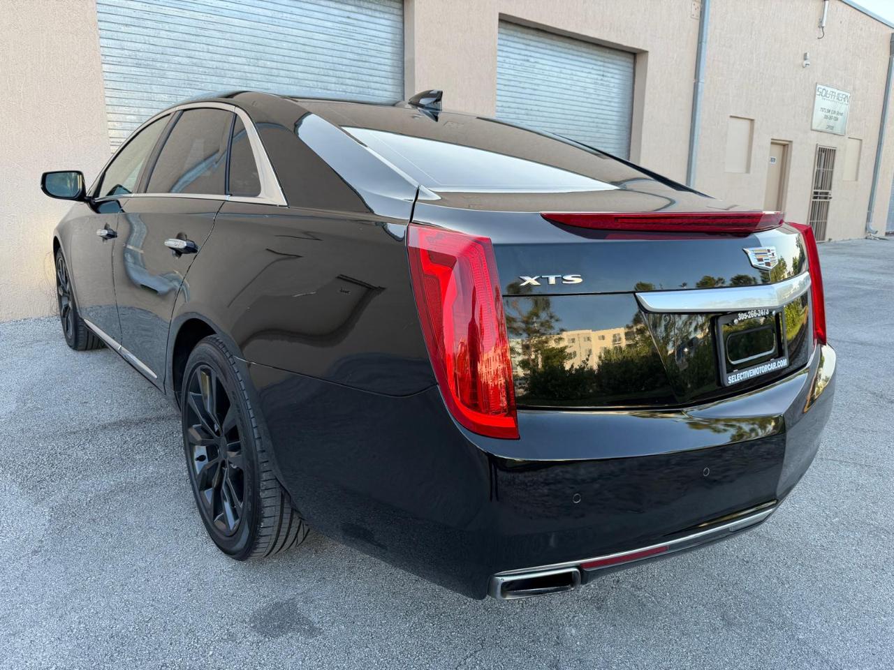 Cadillac XTS 4dr Sdn Luxury FWD 2017