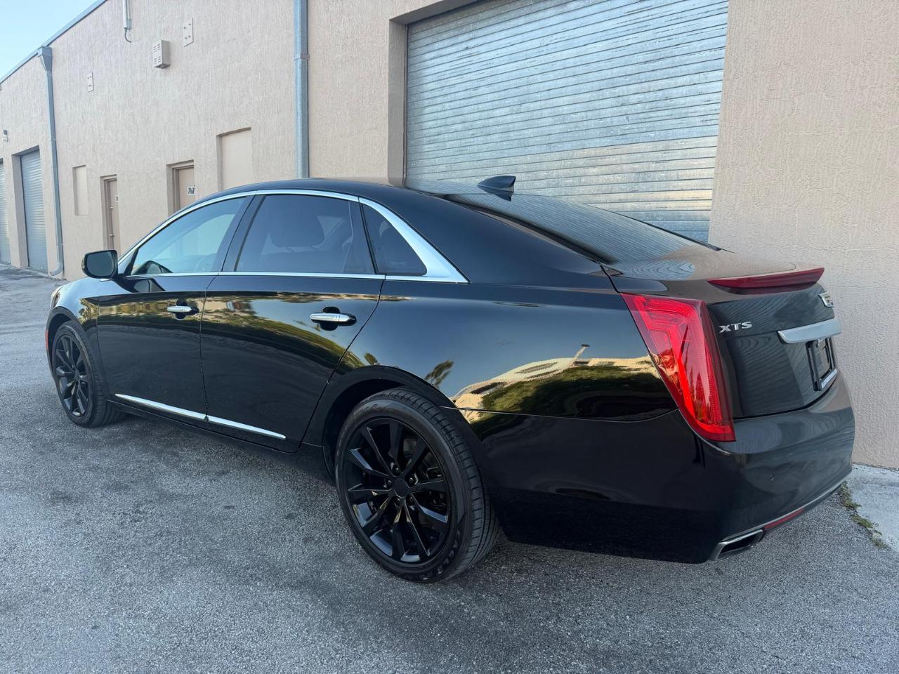 Cadillac XTS 4dr Sdn Luxury FWD 2017