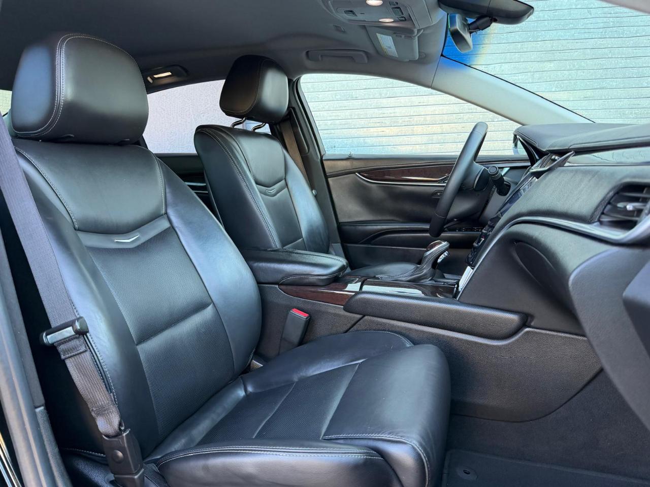 Cadillac XTS 4dr Sdn Luxury FWD 2017