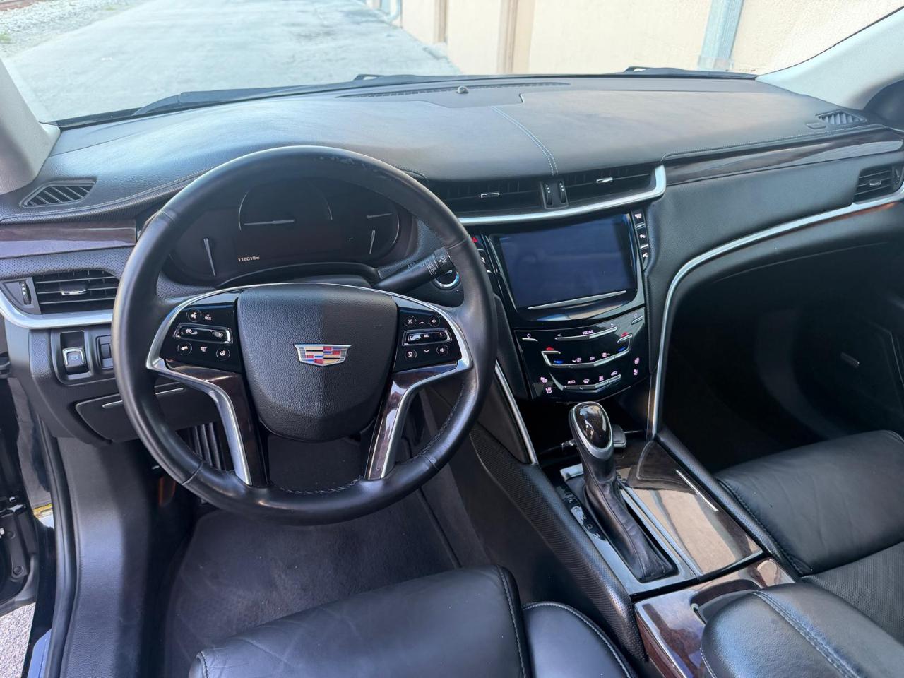 Cadillac XTS 4dr Sdn Luxury FWD 2017