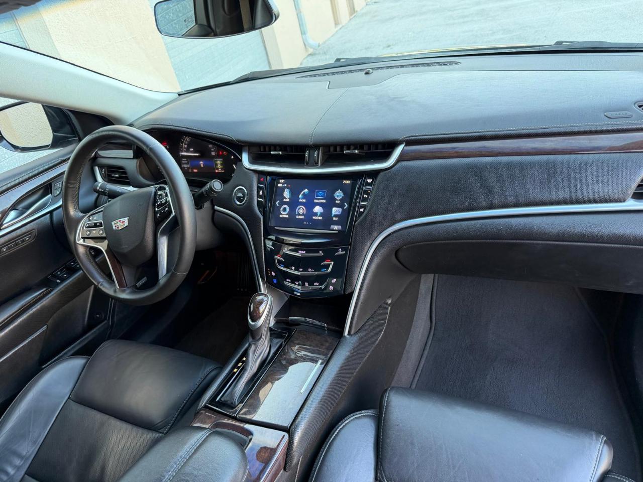 Cadillac XTS 4dr Sdn Luxury FWD 2017