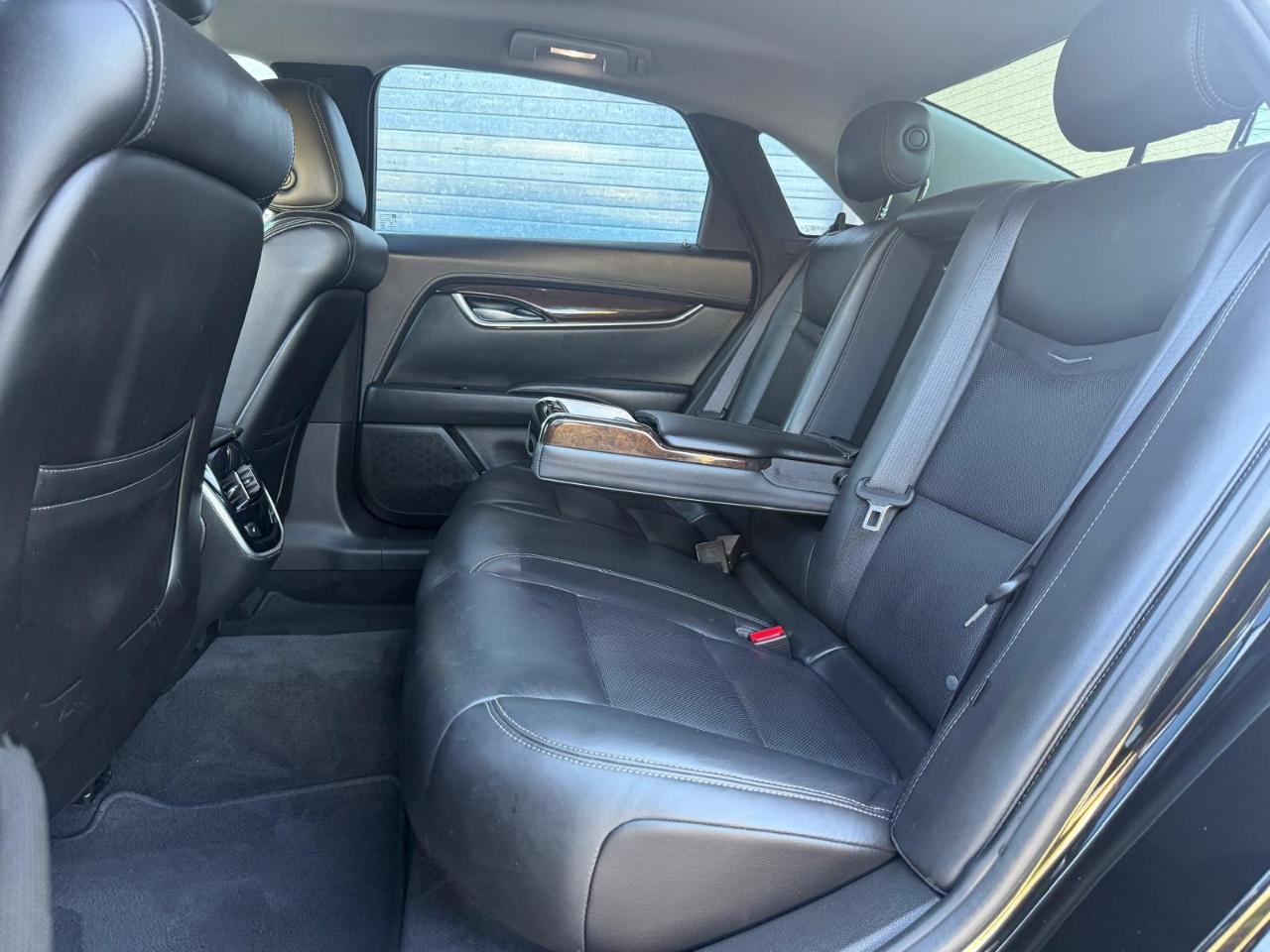 Cadillac XTS 4dr Sdn Luxury FWD 2017
