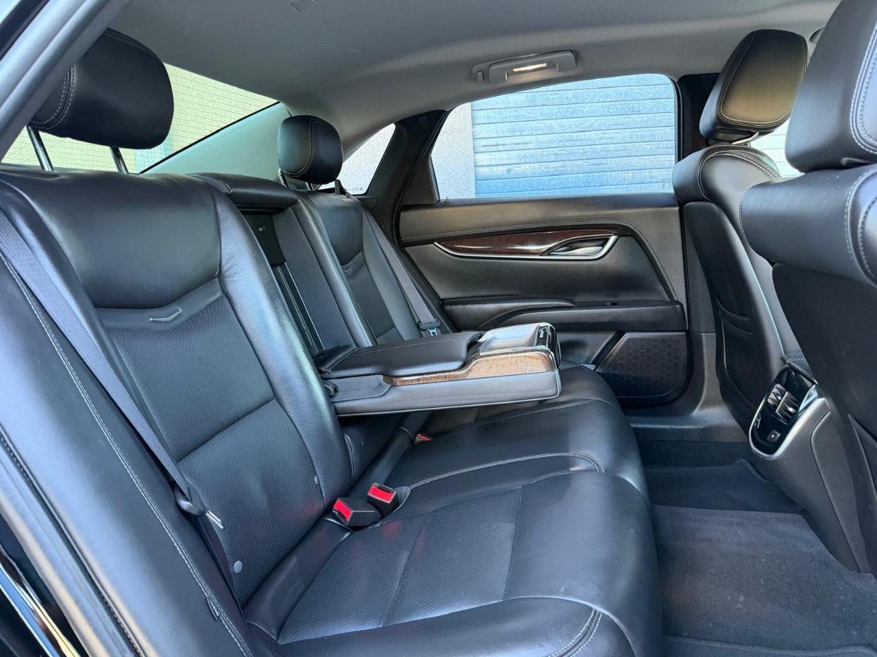 Cadillac XTS 4dr Sdn Luxury FWD 2017